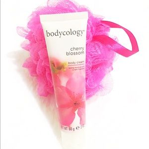 🆓w/$🛍 Pink Exfoliating Loofa🍒Cherry Blossom🧴